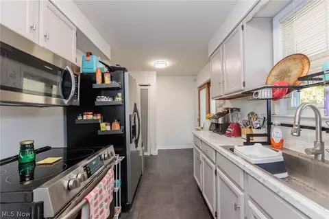 Kitchen - 2449 E 38th St, Lorain, OH 44055 photo 6 of 8