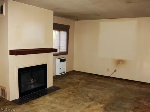 Living - 1787 Bathgate Ave, Madison, OH 44057 photo 2 of 3