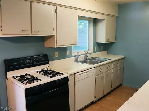 Kitchen - 1787 Bathgate Ave, Madison, OH 44057 photo 1 of 2