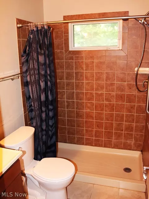 Bath - 1787 Bathgate Ave, Madison, OH 44057 photo 1 of 1