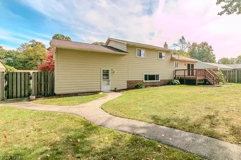 Exterior - 6180 Thunderbird Dr, Mentor, OH 44060 photo 5 of 9