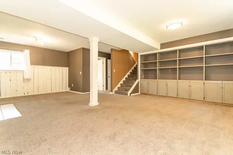 Living - 6180 Thunderbird Dr, Mentor, OH 44060 photo 8 of 10
