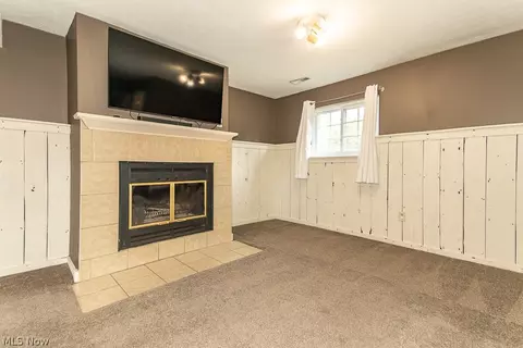 Living - 6180 Thunderbird Dr, Mentor, OH 44060 photo 9 of 10