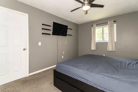 Bedroom - 6180 Thunderbird Dr, Mentor, OH 44060 photo 5 of 7