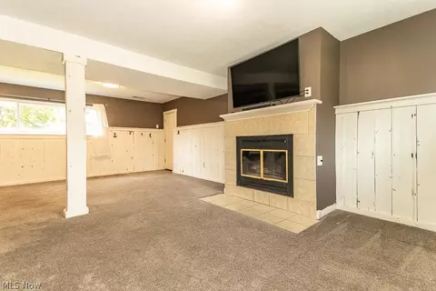 Living - 6180 Thunderbird Dr, Mentor, OH 44060 photo 10 of 10