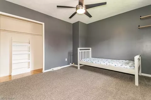 Bedroom - 6180 Thunderbird Dr, Mentor, OH 44060 photo 2 of 7