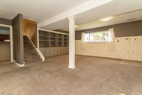 Living - 6180 Thunderbird Dr, Mentor, OH 44060 photo 6 of 10