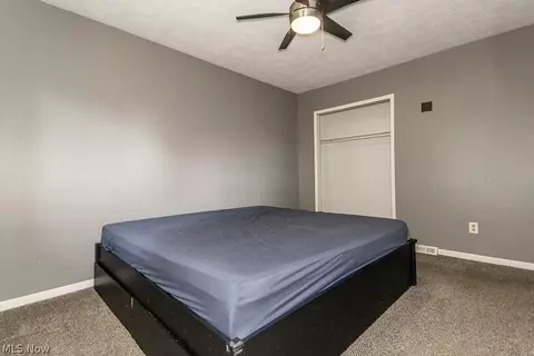 Bedroom - 6180 Thunderbird Dr, Mentor, OH 44060 photo 4 of 7