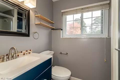 Bath - 6180 Thunderbird Dr, Mentor, OH 44060 photo 3 of 4