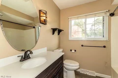 Bath - 6180 Thunderbird Dr, Mentor, OH 44060 photo 1 of 4