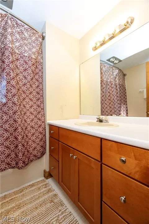 Bath - 3465 Shad Dr E, Mansfield, OH 44903 photo 1 of 3