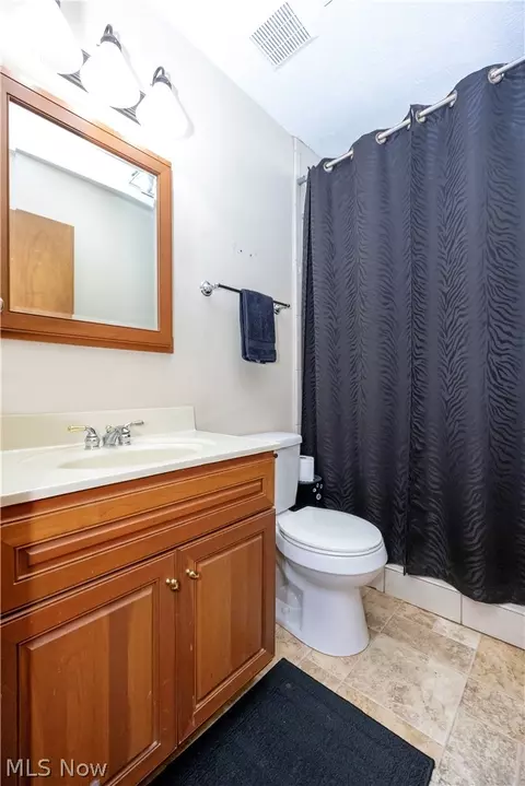 Bath - 3465 Shad Dr E, Mansfield, OH 44903 photo 3 of 3