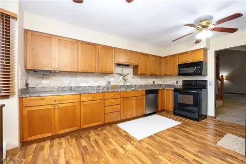 Kitchen - 3465 Shad Dr E, Mansfield, OH 44903 photo 2 of 3