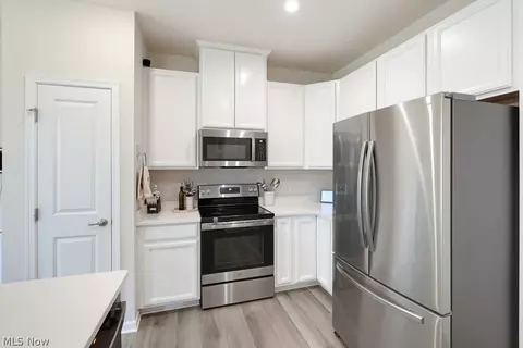Kitchen - 181 Pine Ave, Peninsula, OH 44264 photo 4 of 6