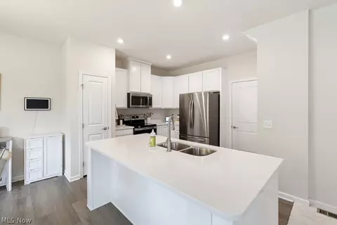 Kitchen - 181 Pine Ave, Peninsula, OH 44264 photo 1 of 6