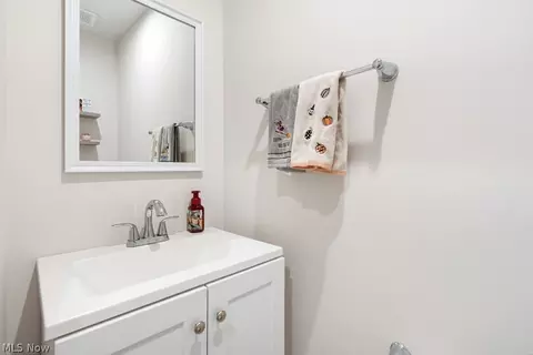 Bath - 181 Pine Ave, Peninsula, OH 44264 photo 1 of 3