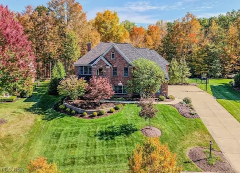 10295 Buckeye Trl, North Royalton, OH 44133