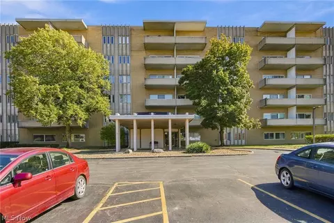 3167 Linden Rd #210, Rocky River, OH 44116