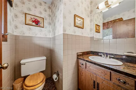 Bath - 520 Orchardview Ave, Seven Hills, OH 44131 photo 1 of 4