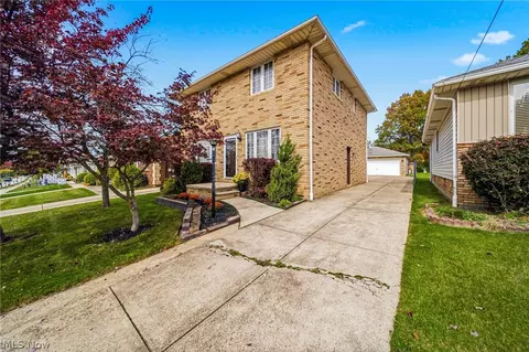 Exterior - 520 Orchardview Ave, Seven Hills, OH 44131 photo 6 of 11