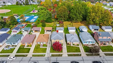 View/Area - 520 Orchardview Ave, Seven Hills, OH 44131 photo 2 of 4