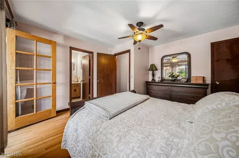 Bedroom - 520 Orchardview Ave, Seven Hills, OH 44131 photo 3 of 6