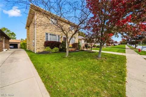 Exterior - 520 Orchardview Ave, Seven Hills, OH 44131 photo 5 of 11