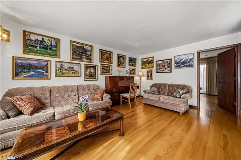 Living - 520 Orchardview Ave, Seven Hills, OH 44131 photo 1 of 4