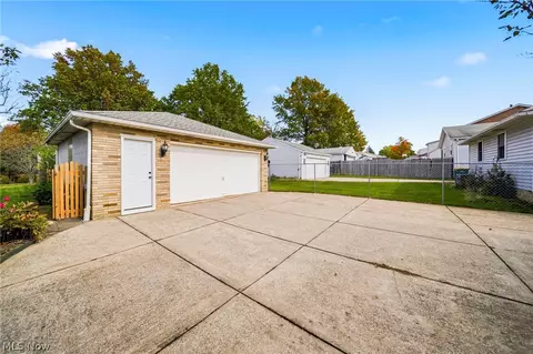 Exterior - 520 Orchardview Ave, Seven Hills, OH 44131 photo 8 of 11