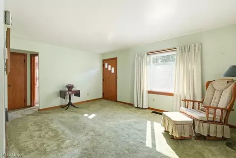 Living - 192 Wolf Ave, Wadsworth, OH 44281 photo 3 of 4