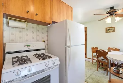 Kitchen - 192 Wolf Ave, Wadsworth, OH 44281 photo 4 of 4