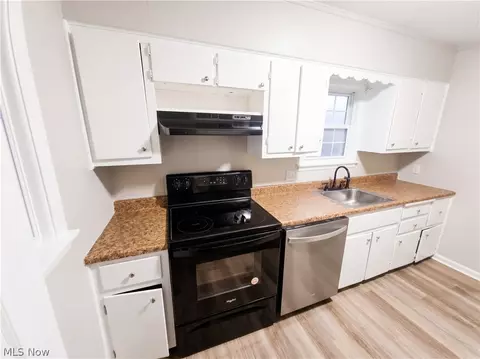 Kitchen - 25 Woolf Ave, Akron, OH 44312 photo 2 of 3
