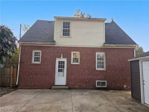 Exterior - 25 Woolf Ave, Akron, OH 44312 photo 2 of 3