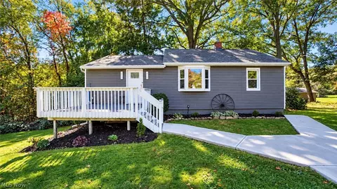 1714 Woods Rd, Akron, OH 44306