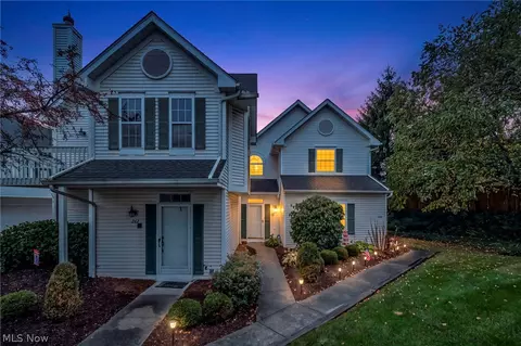 264 Vista Cir, North Olmsted, OH 44070