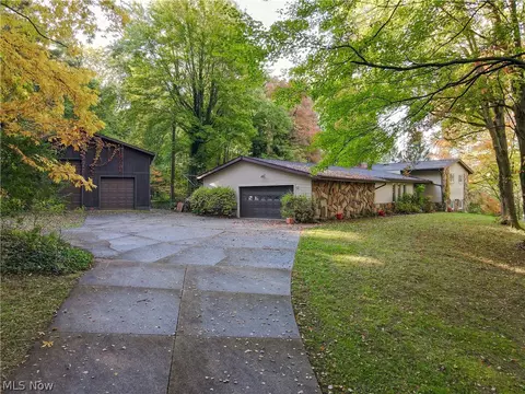 2878 Sunnybrook Rd, Mogadore, OH 44260