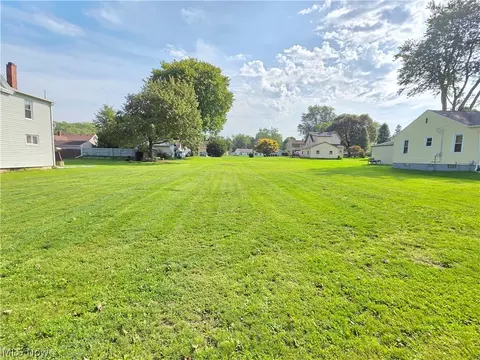 169 River St, Conneaut, OH 44030 photo 3