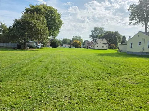 169 River St, Conneaut, OH 44030 photo 5