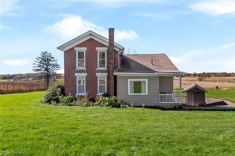 7385 Kemary Ave SW, Navarre, OH 44662