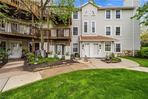 28180 Detroit Rd #D3, Westlake, OH 44145