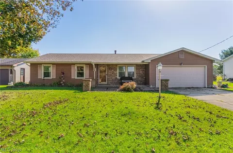 5601 London Dr, Austintown, OH 44515