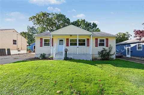 526 Meadow Ln, Cuyahoga Falls, OH 44221