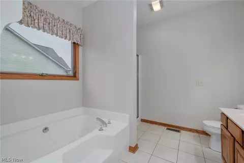 Bath - 6780 Shiloh St NW, Canton, OH 44708 photo 3 of 5