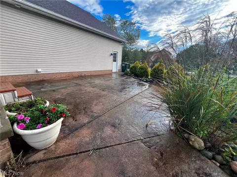Exterior - 6780 Shiloh St NW, Canton, OH 44708 photo 7 of 10