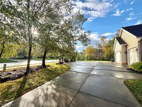 Exterior - 6780 Shiloh St NW, Canton, OH 44708 photo 9 of 10