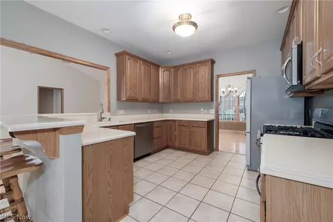 Kitchen - 6780 Shiloh St NW, Canton, OH 44708 photo 2 of 5