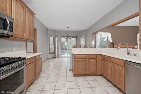 Kitchen - 6780 Shiloh St NW, Canton, OH 44708 photo 3 of 5