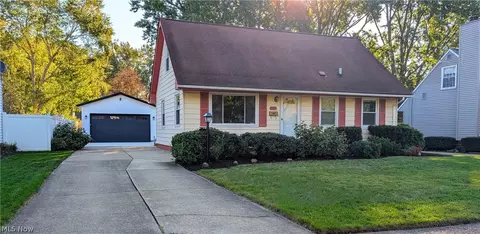 3041 9th St, Cuyahoga Falls, OH 44221