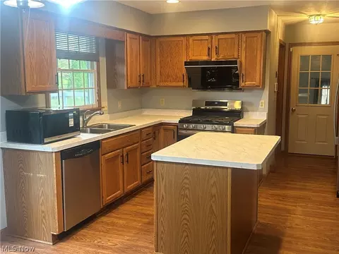 Kitchen - 612 Westfield Dr, Boardman, OH 44512 photo 1 of 4