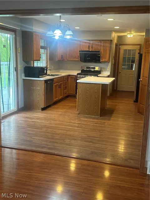 Kitchen - 612 Westfield Dr, Boardman, OH 44512 photo 2 of 4